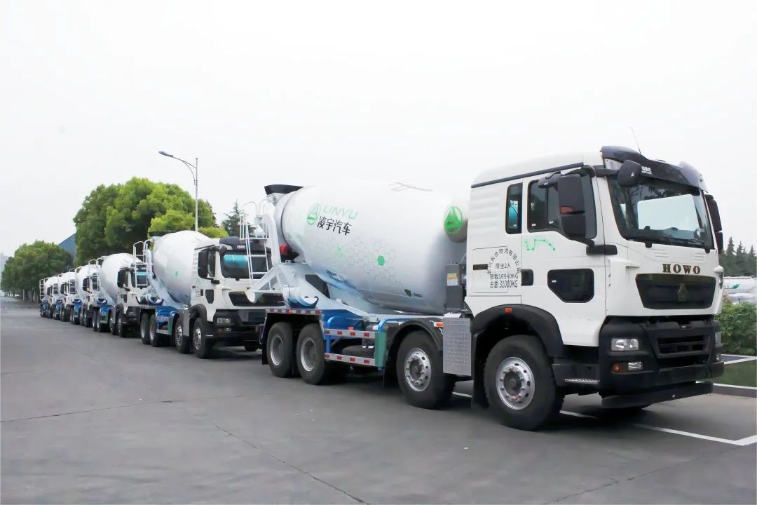 繁花似錦春暖陽(yáng)，凌宇攪拌發(fā)車(chē)忙！