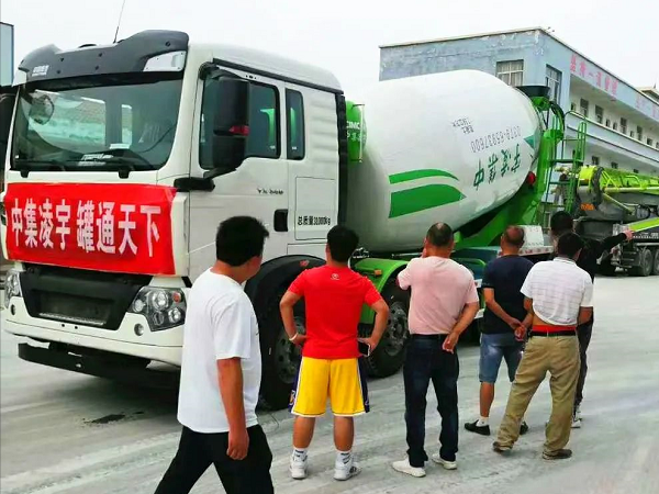 開攤啦！凌宇攪拌車“擺攤兒”湖北，客戶當場下單！
